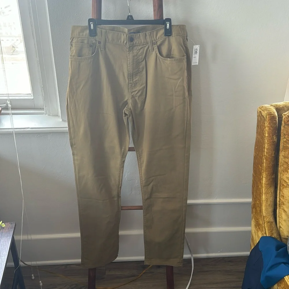 Old navy slim jean khakis - Picture 1 of 4